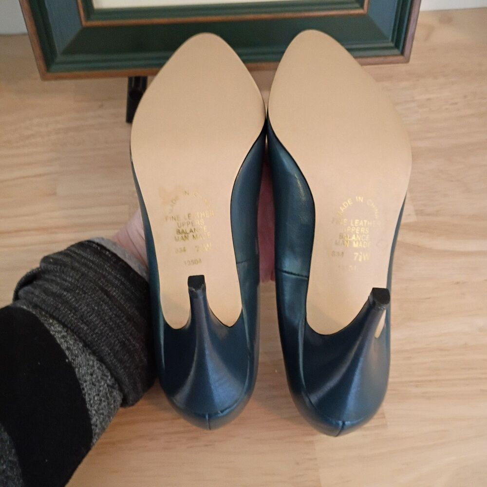 Newport News Easy Style Women's Fine Leather Blue Pumps Stiletto Heels 7.5 Wide - Picture 7 of 11